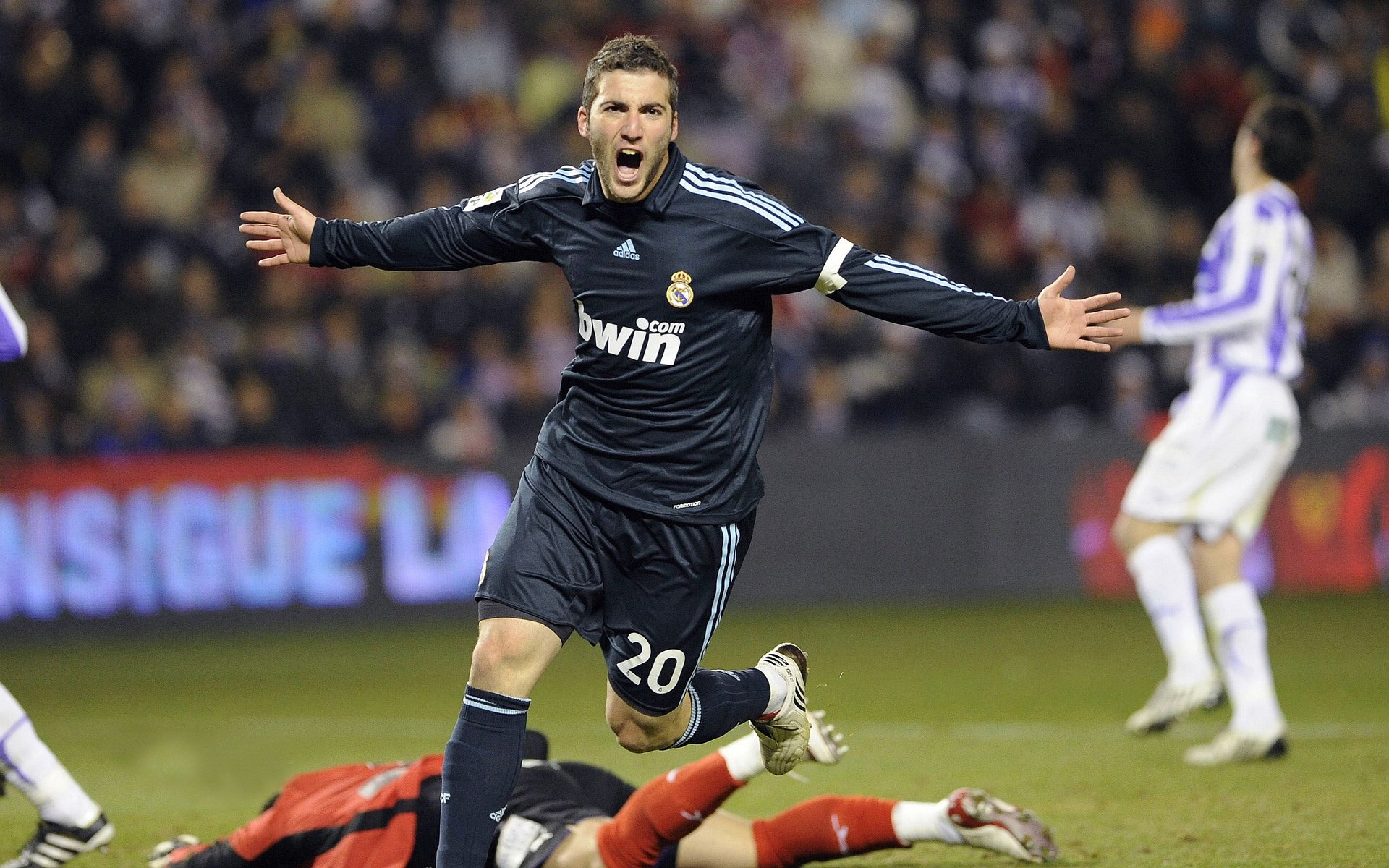 中超射手榜第一!山东泰山10场不败,卡扎伊什维利进球数飚升,2021年中超联赛山东泰山队赛程表