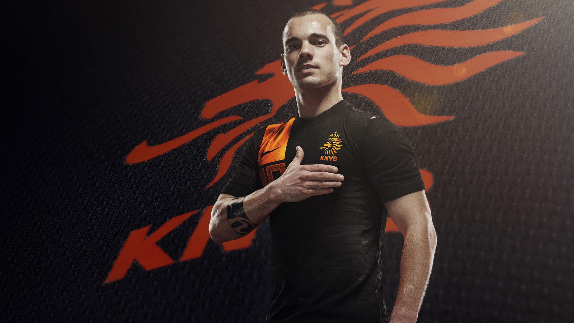 夜间田径赛首次试行,灯光效果获好评,夜晚田径场跑道照片